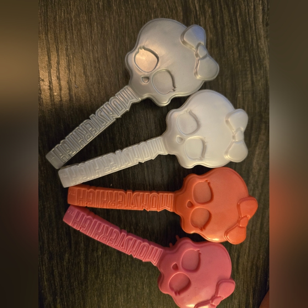 Lot of 4 Monster High hairbrushes